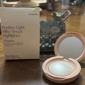 Rare Beauty Positive Light Highlighter in Enlighten
